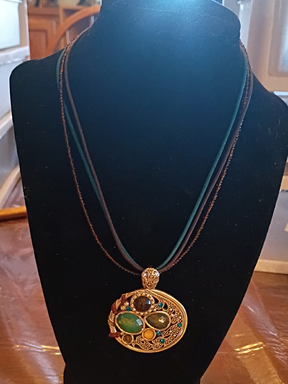 Vintage-Inspired Green & Gold Pendant Necklace